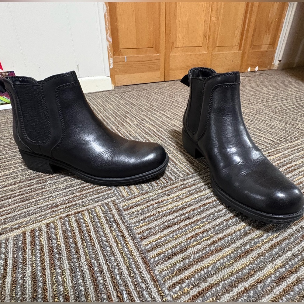 *TRENDY* Eastland Black Ankle Boots